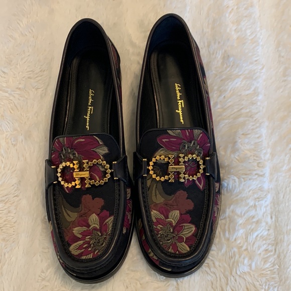 Women’s Ferragamo Rolo T loafer size 10 Floral burgundy black gray with brass - Picture 1 of 6